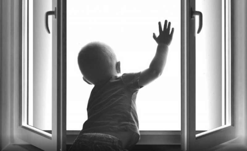 Закрой окно - в доме ребенок